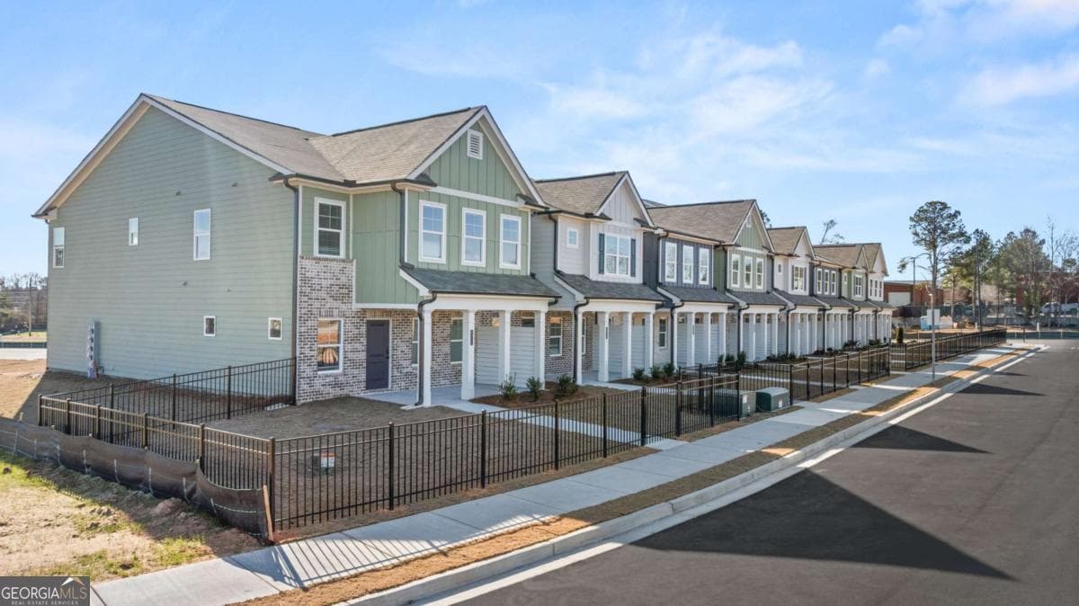 4 bedroom, 2.5 bathroom townhouse for sale at 3283 Lake Carlton Road LOT 15, Loganville, GA 30052 — photo 2