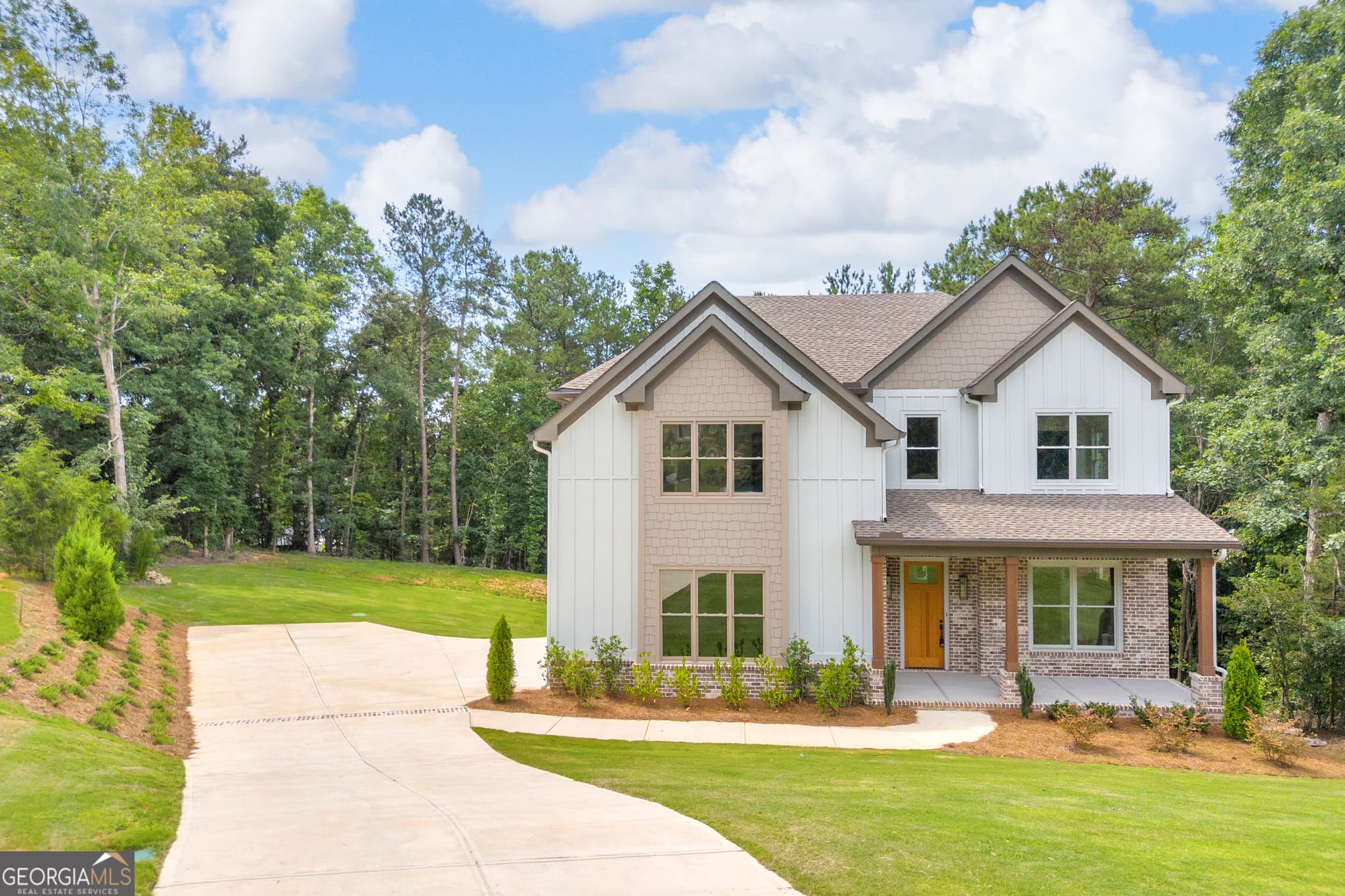 5 bedroom, 4 bathroom, 3,261 sq ft single family residence for sale at 2476 St Martin Way, Monroe, GA 30656 — photo 2