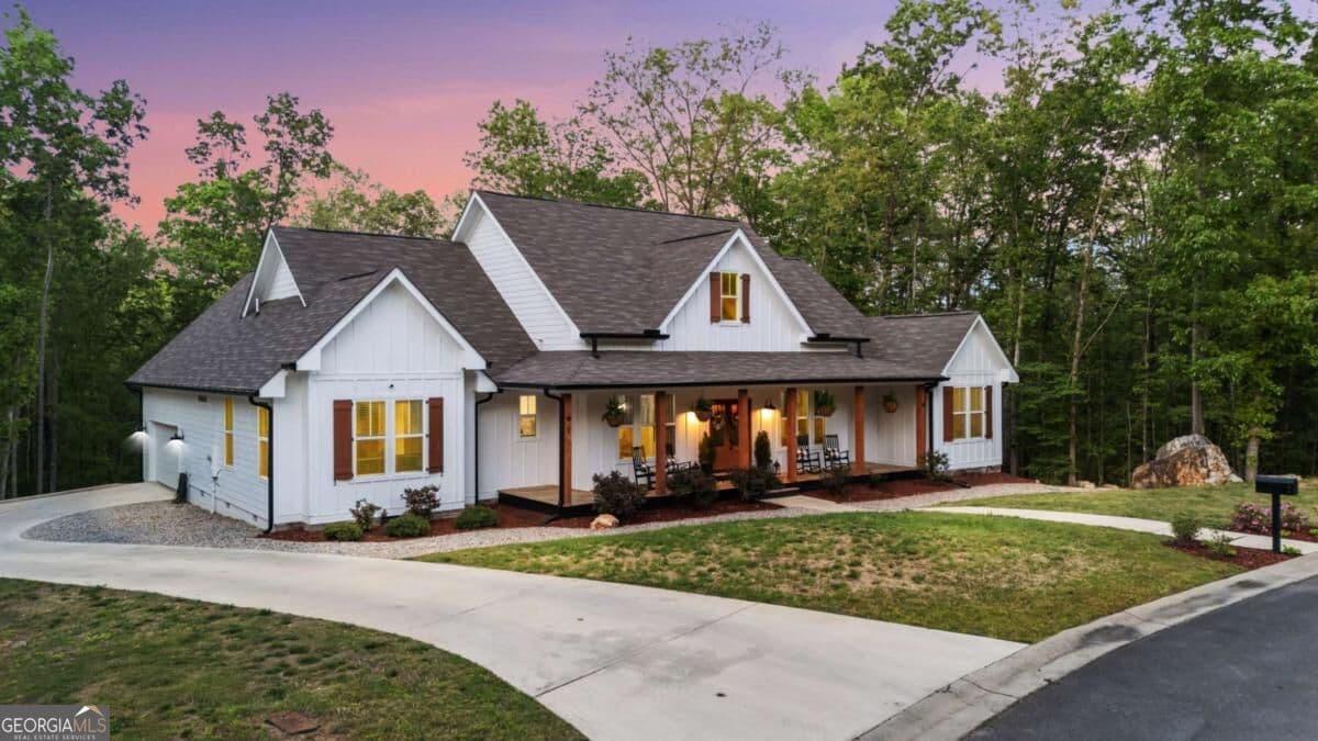 4 bedroom, 3.5 bathroom, 2,409 sq ft single family residence for sale at 7 Moss Creek Drive, Rome, GA 30161 — photo 2