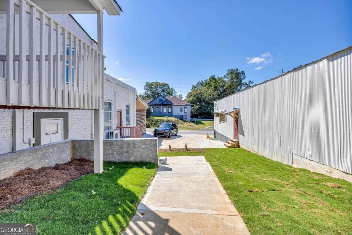2 bedroom, 2 bathroom apartment for rent at 86 S Forest Avenue B, Hartwell, GA 30643 for $1,500 a month — photo 2