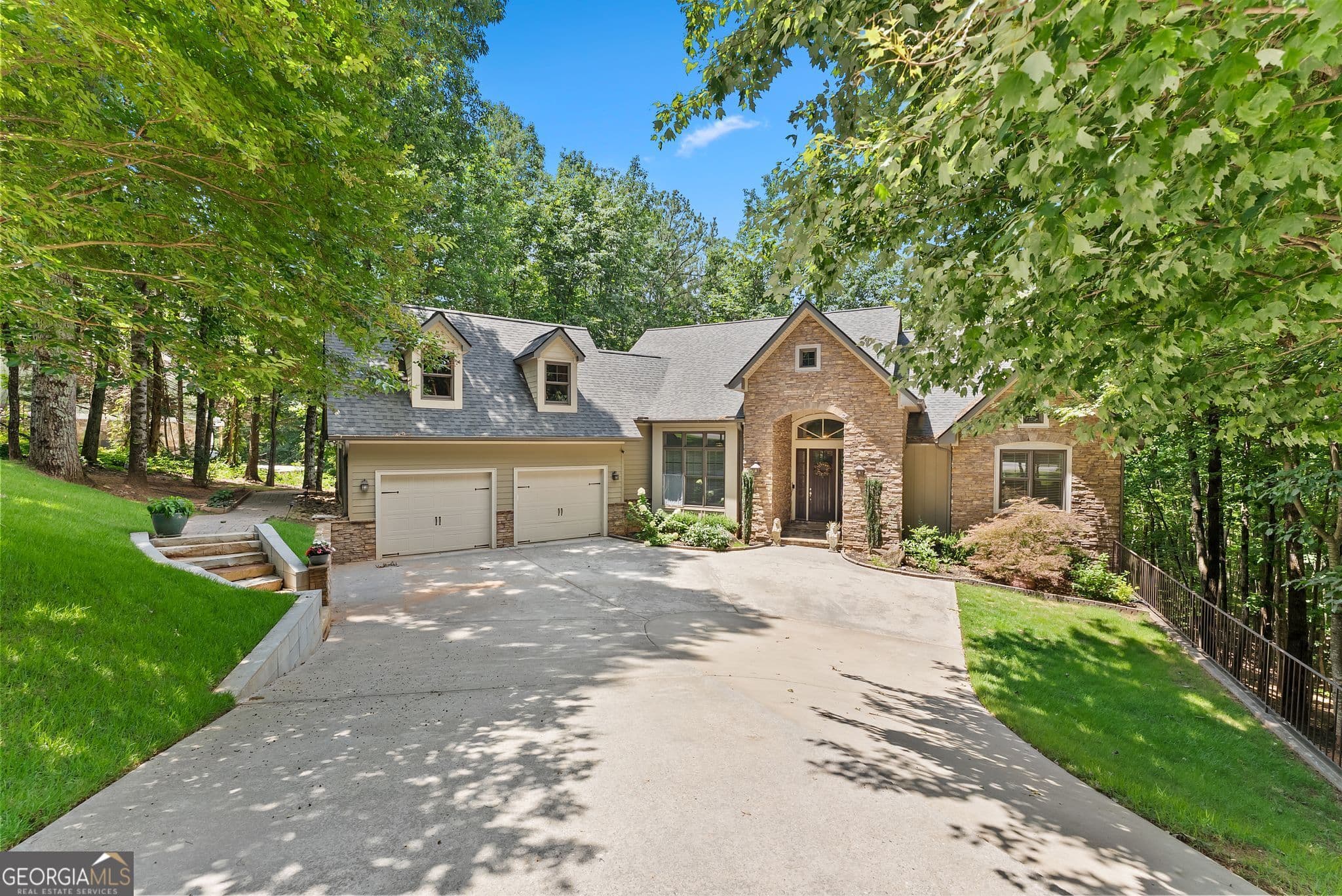 3 bedroom, 3 bathroom, 3,904 sq ft single family residence for sale at 746 Plum Lane, Clarkesville, GA 30523