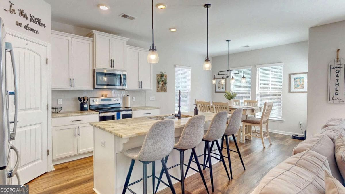 4 bedroom, 2 bathroom, 1,911 sq ft single family residence for sale at 124 Brookline Drive, Savannah, GA 31407 — photo 3