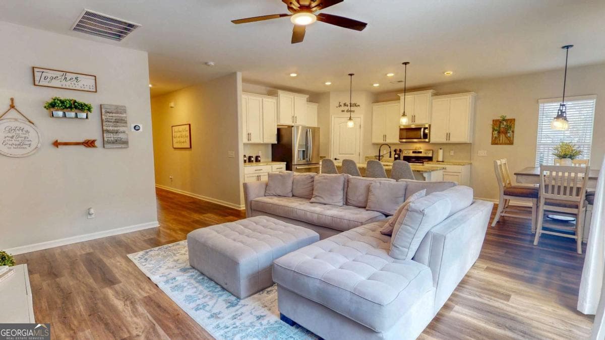 4 bedroom, 2 bathroom, 1,911 sq ft single family residence for sale at 124 Brookline Drive, Savannah, GA 31407 — photo 9