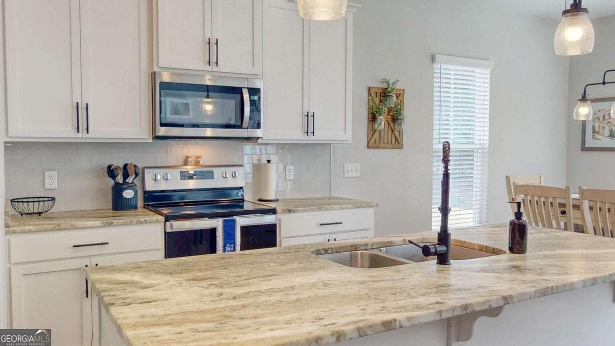 4 bedroom, 2 bathroom, 1,911 sq ft single family residence for sale at 124 Brookline Drive, Savannah, GA 31407 — photo 4
