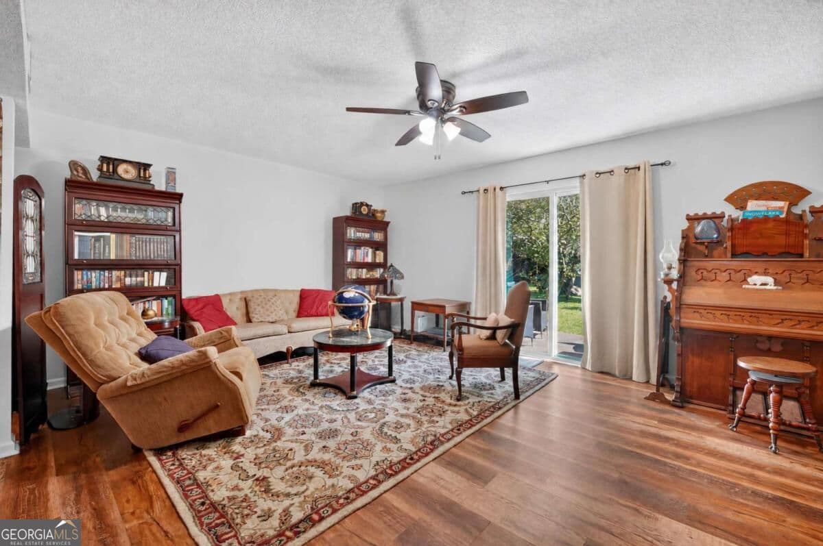 2 bedroom, 2.5 bathroom, 1,320 sq ft condominium for sale at 2401 Bonaventure Road 10, Savannah, GA 31404 — photo 6
