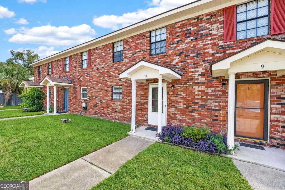 2 bedroom, 2.5 bathroom, 1,320 sq ft condominium for sale at 2401 Bonaventure Road 10, Savannah, GA 31404 — photo 3