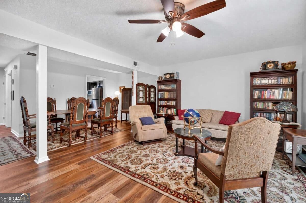 2 bedroom, 2.5 bathroom, 1,320 sq ft condominium for sale at 2401 Bonaventure Road 10, Savannah, GA 31404 — photo 4