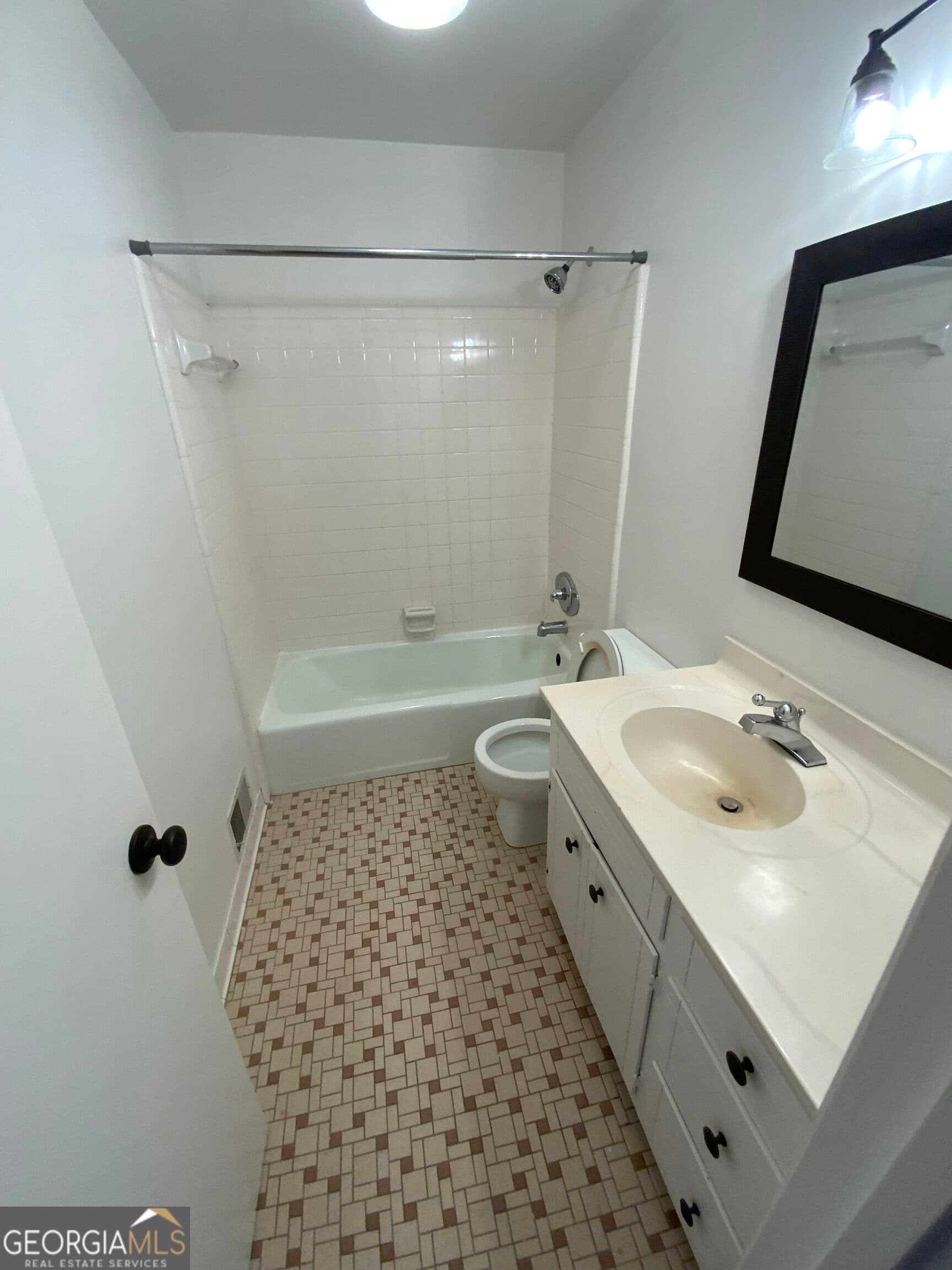 2 bedroom, 1.5 bathroom, 1,024 sq ft condominium for sale at 3925 Mountain View Road F4, Oakwood, GA 30566 — photo 5