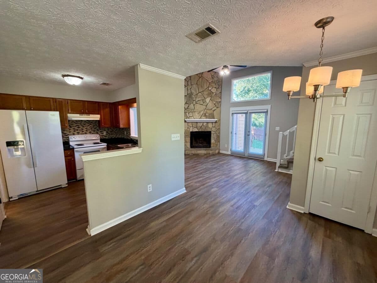 2 bedroom, 2 bathroom, 1,095 sq ft townhouse for rent at 5669 Waterford Court, Morrow, GA 30260 for $1,625 a month — photo 3