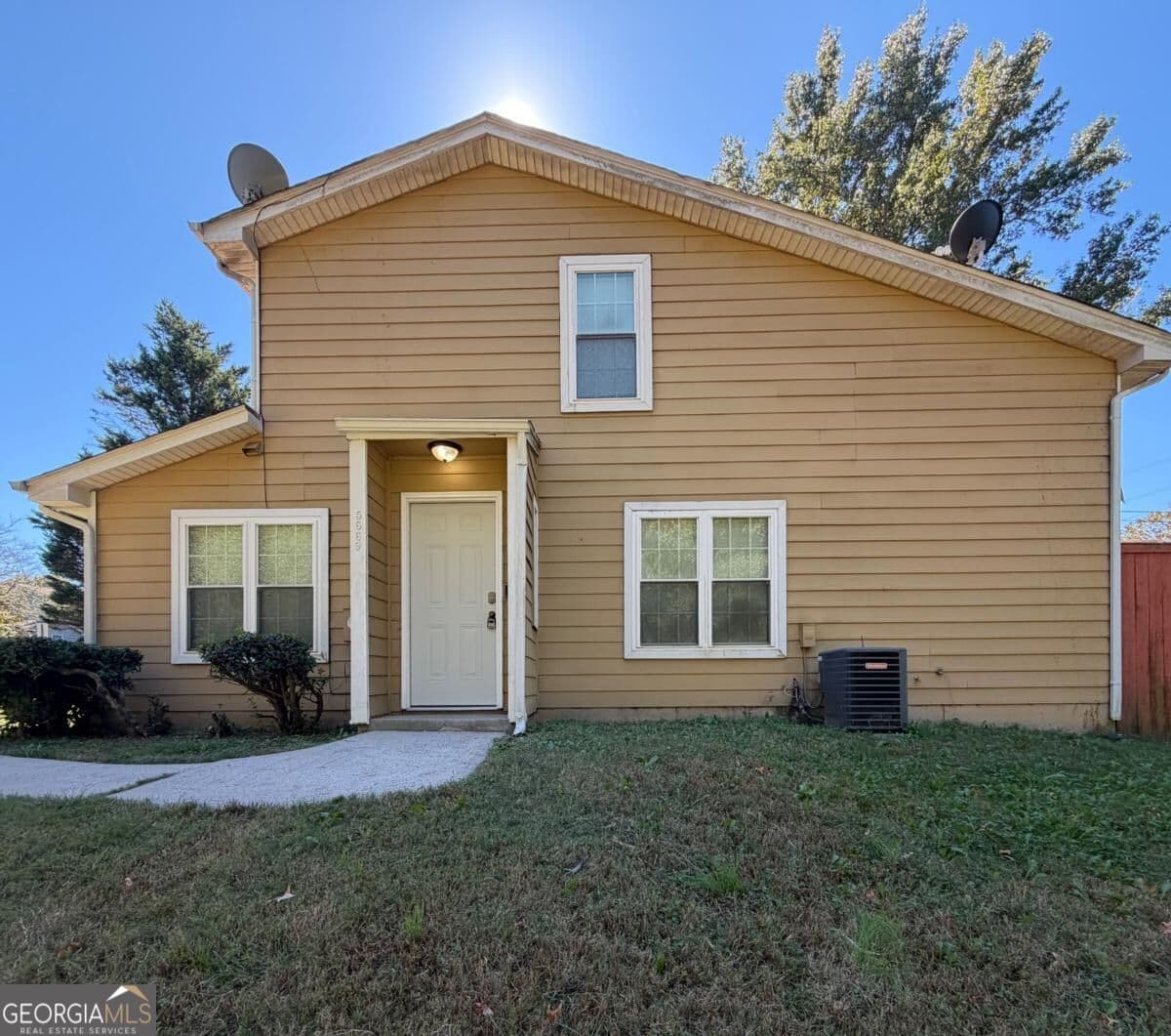 2 bedroom, 2 bathroom, 1,095 sq ft townhouse for rent at 5669 Waterford Court, Morrow, GA 30260 for $1,625 a month — photo 1 of 13