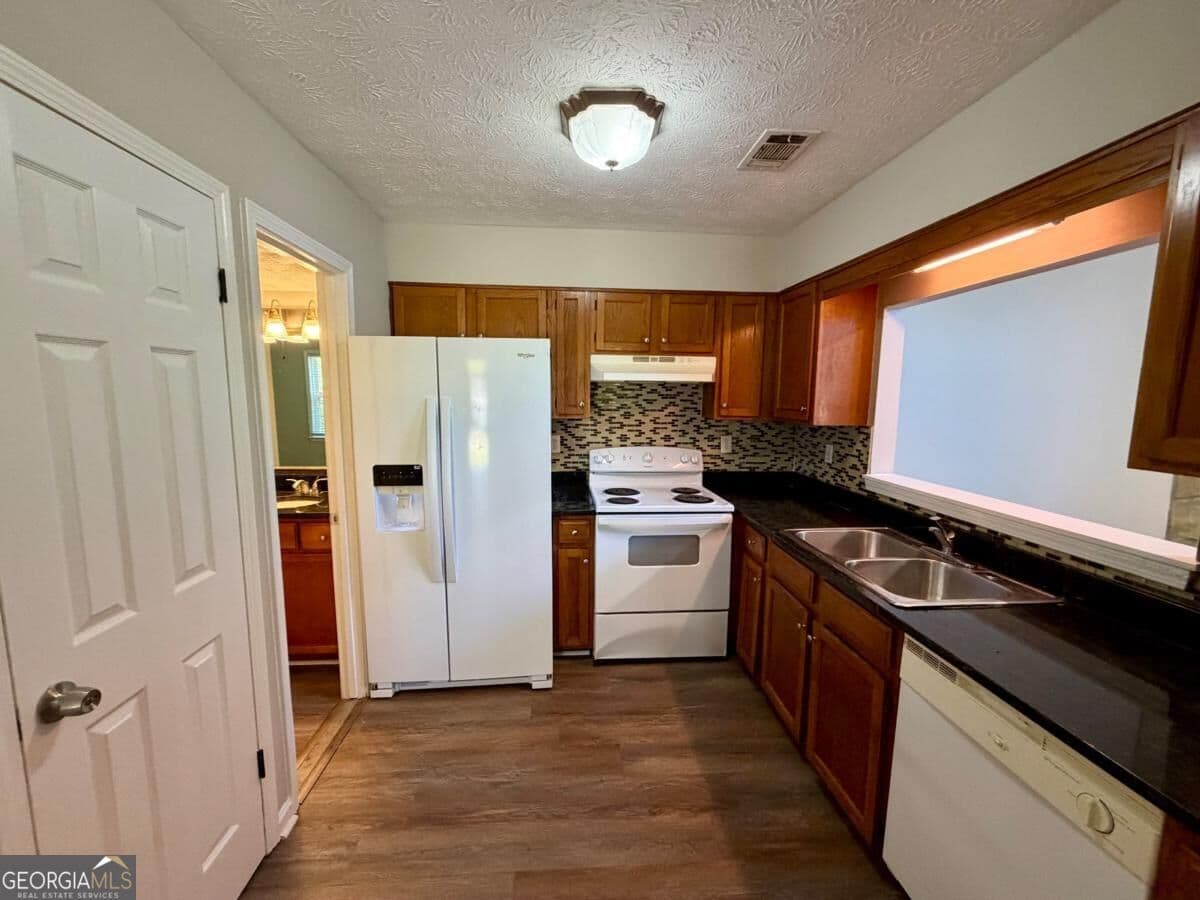 2 bedroom, 2 bathroom, 1,095 sq ft townhouse for rent at 5669 Waterford Court, Morrow, GA 30260 for $1,625 a month — photo 4