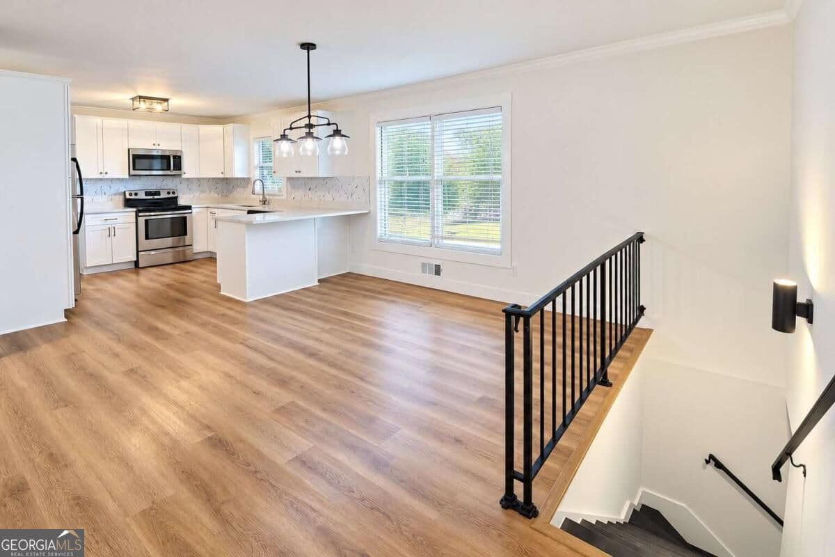 3 bedroom, 2 bathroom, 1,660 sq ft single family residence for sale at 2940 Harris Street, East Point, GA 30344 — photo 6
