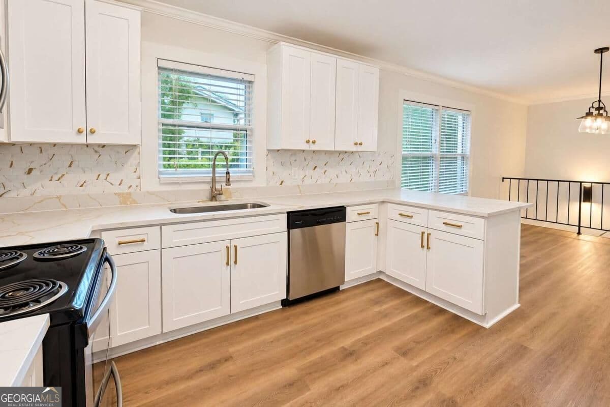 3 bedroom, 2 bathroom, 1,660 sq ft single family residence for sale at 2940 Harris Street, East Point, GA 30344 — photo 9