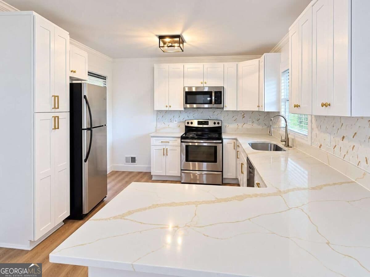 3 bedroom, 2 bathroom, 1,660 sq ft single family residence for sale at 2940 Harris Street, East Point, GA 30344 — photo 10