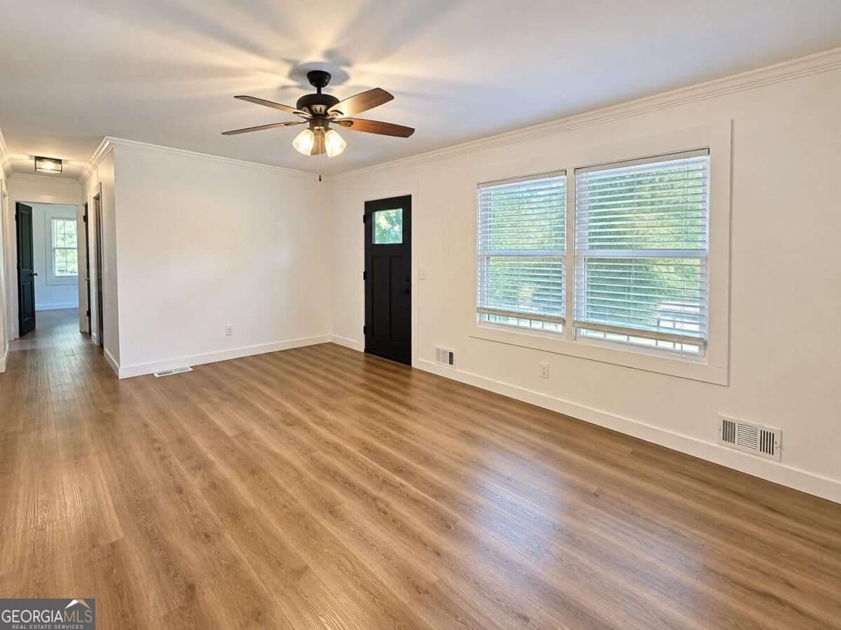 3 bedroom, 2 bathroom, 1,660 sq ft single family residence for sale at 2940 Harris Street, East Point, GA 30344 — photo 8