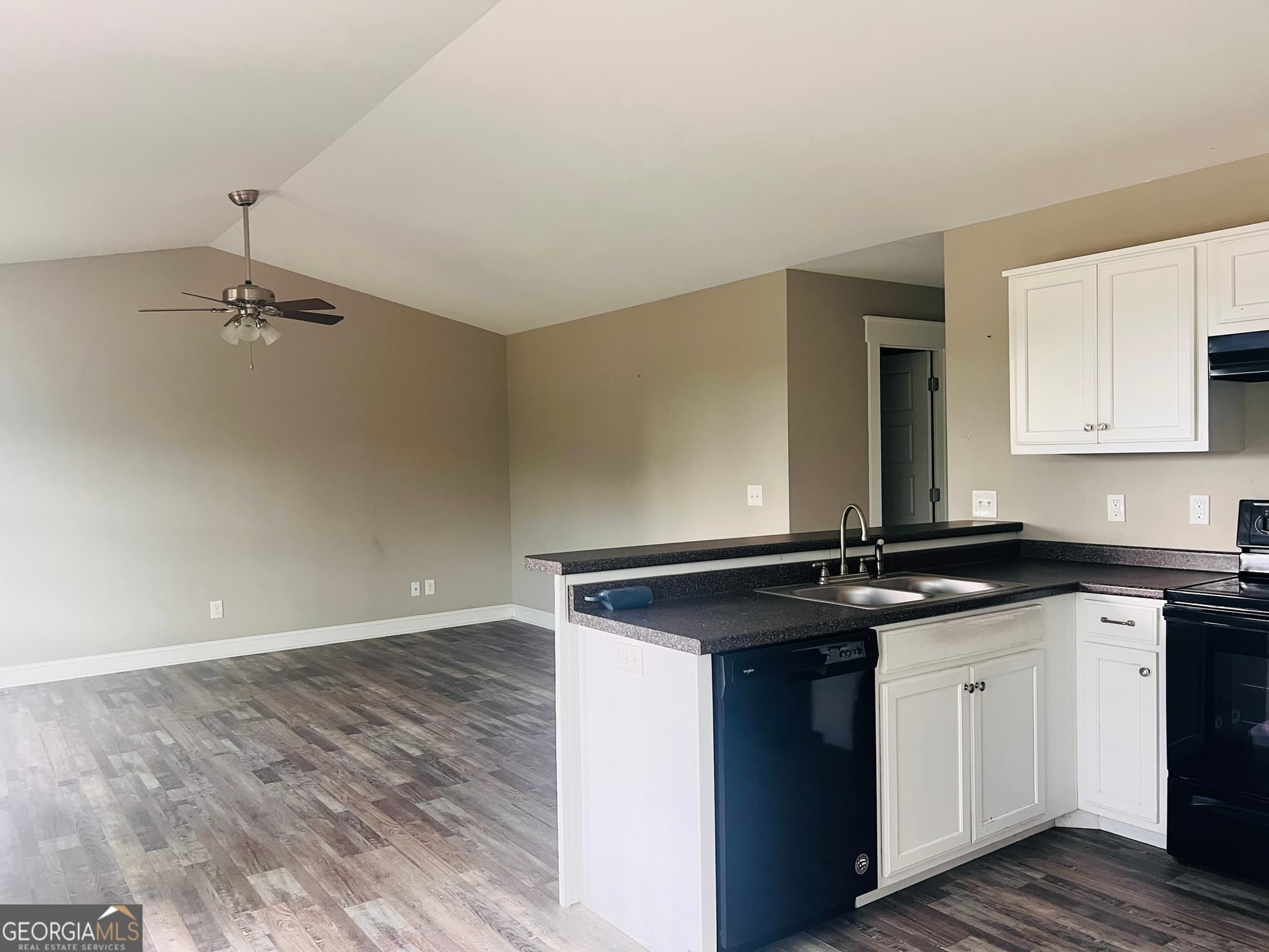 2 bedroom, 2 bathroom duplex for rent at 2738 Rauschenberg Road B, Dalton, GA 30721 for $1,300 a month — photo 4