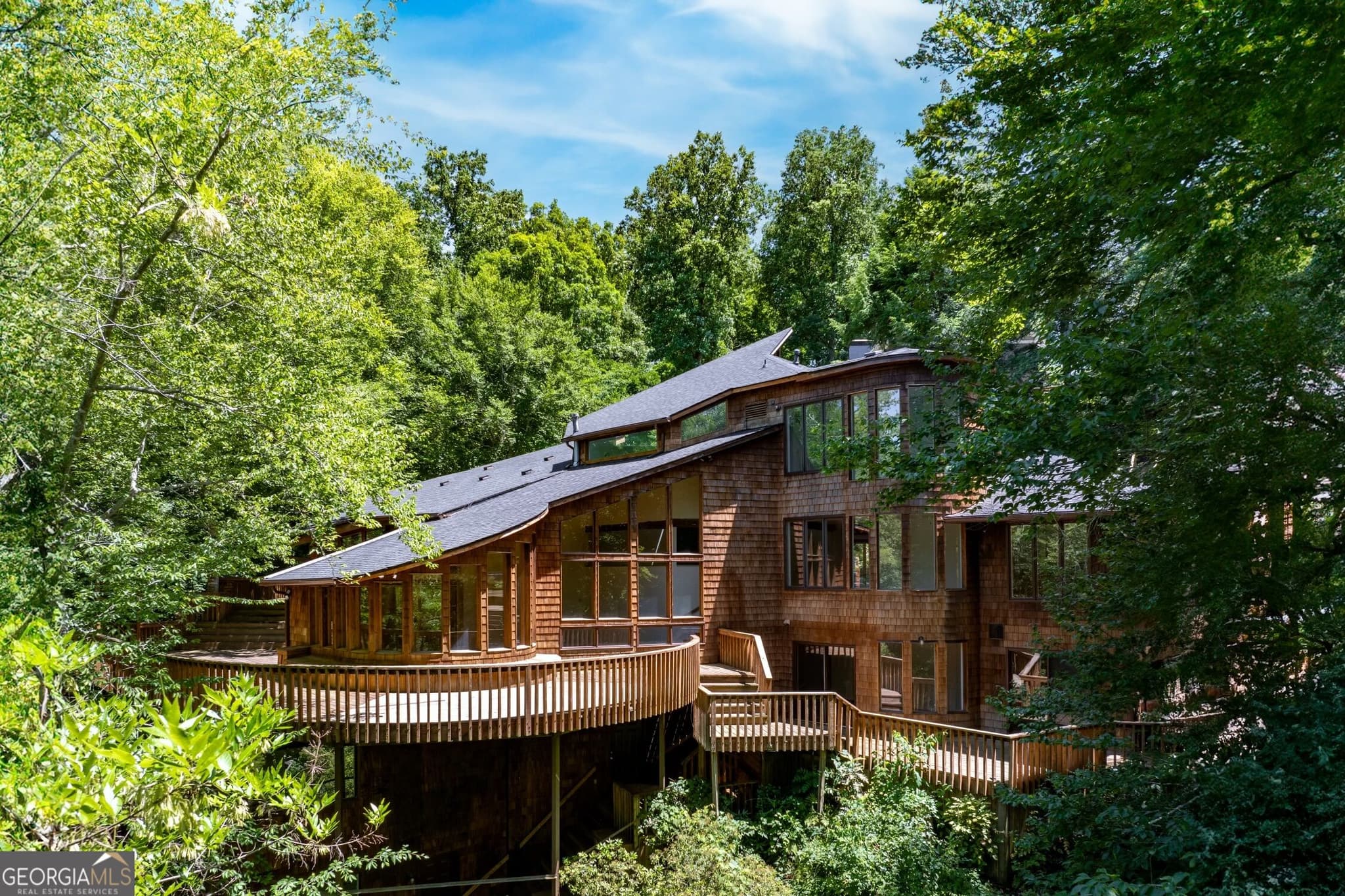 5 bedroom, 5.5 bathroom, 8,250 sq ft single family residence for sale at 120 Laurel Drive, Atlanta, GA 30342 — photo 2