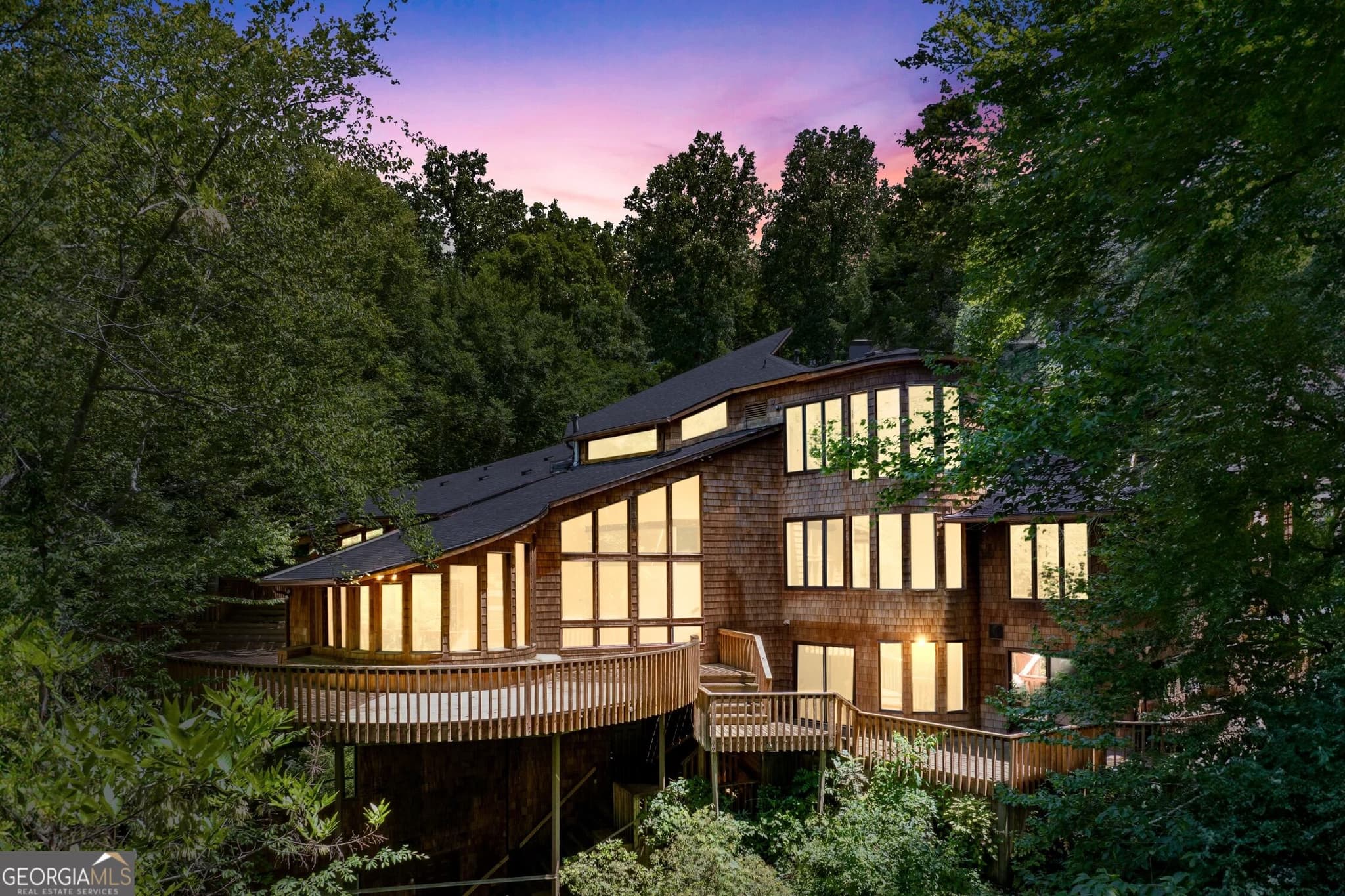 5 bedroom, 5.5 bathroom, 8,250 sq ft single family residence for sale at 120 Laurel Drive, Atlanta, GA 30342 — photo 3