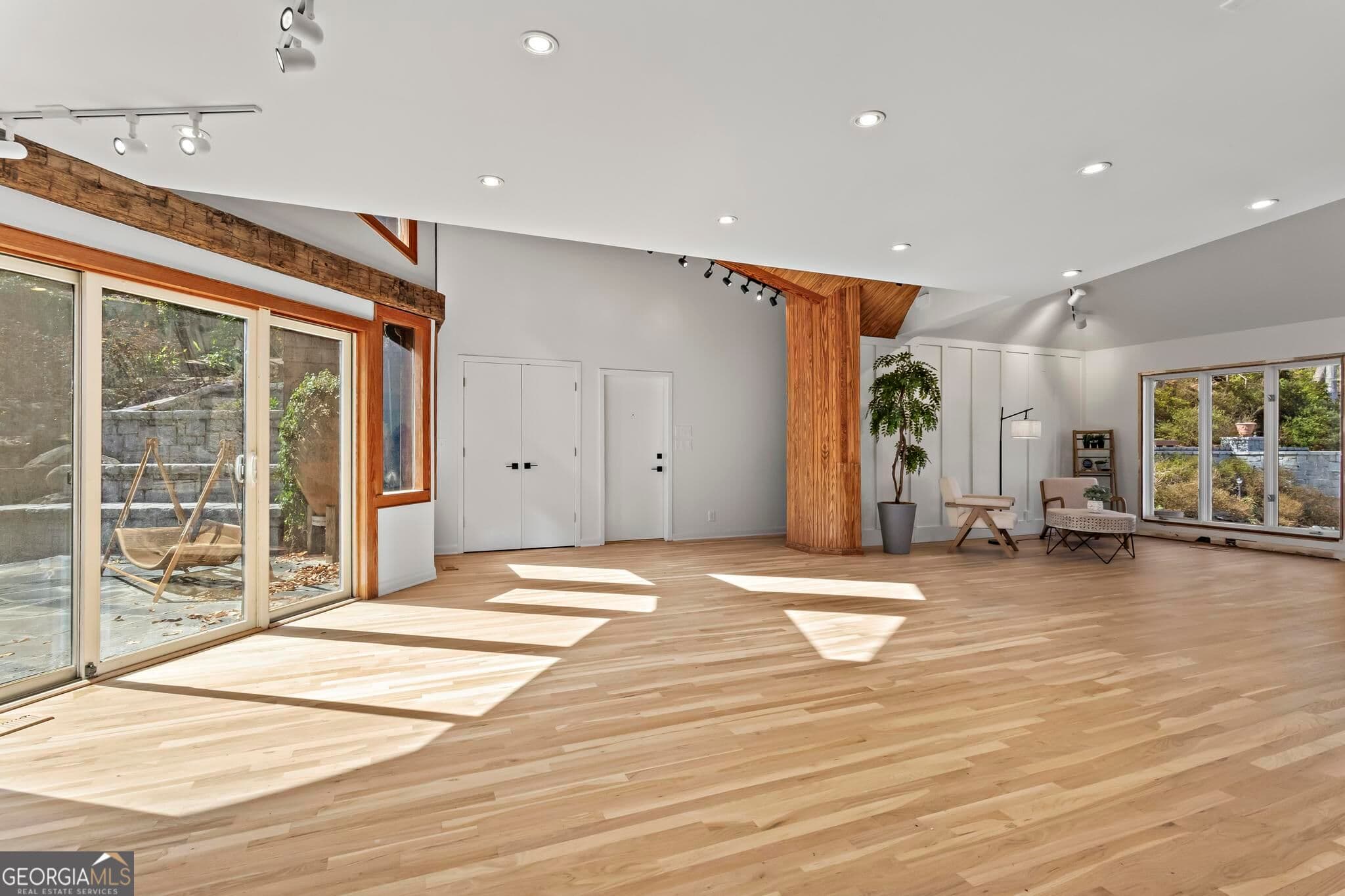 5 bedroom, 5.5 bathroom, 8,250 sq ft single family residence for sale at 120 Laurel Drive, Atlanta, GA 30342 — photo 9