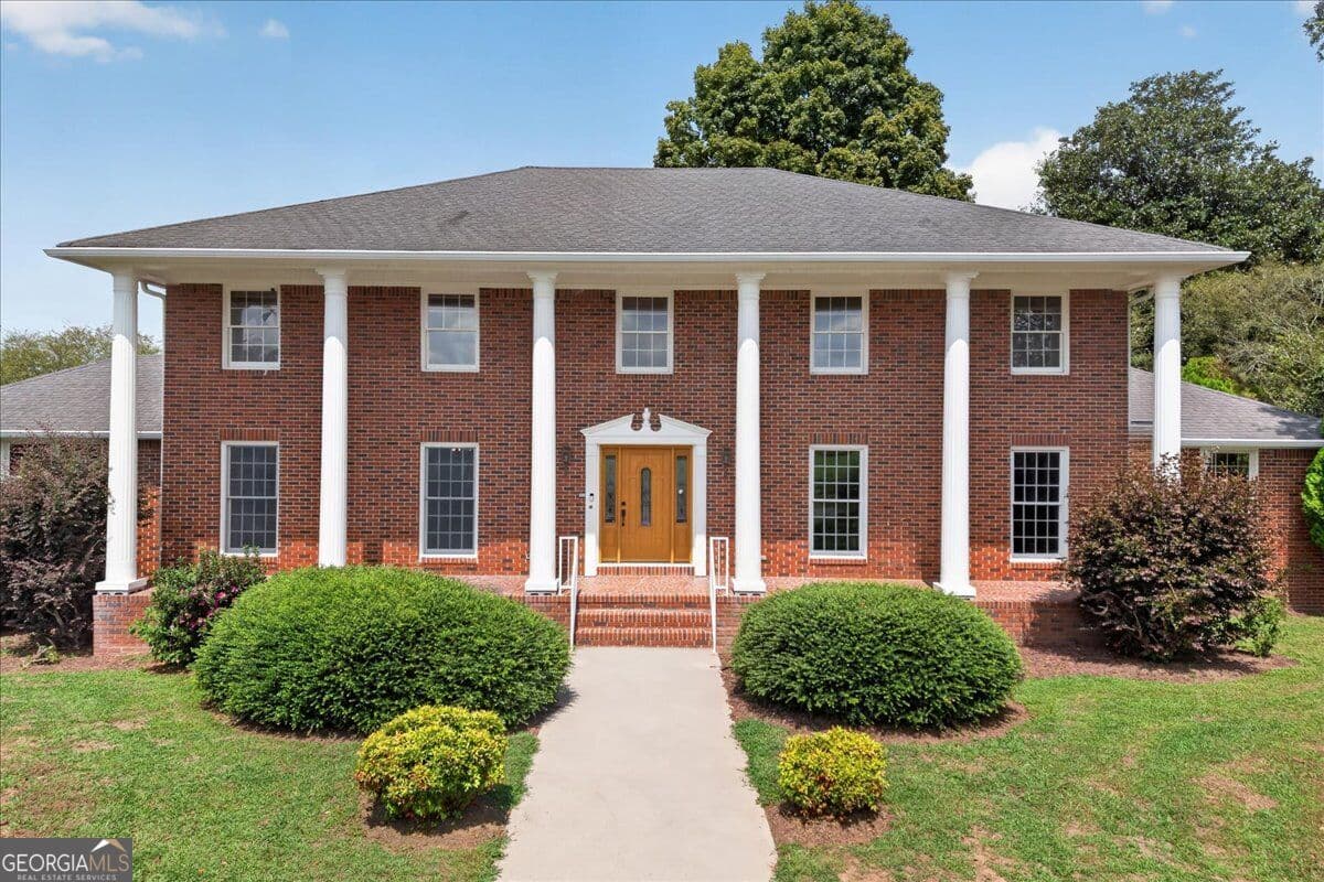 4 bedroom, 3.5 bathroom, 3,936 sq ft single family residence for sale at 195 River Street, Ellijay, GA 30540 — photo 3