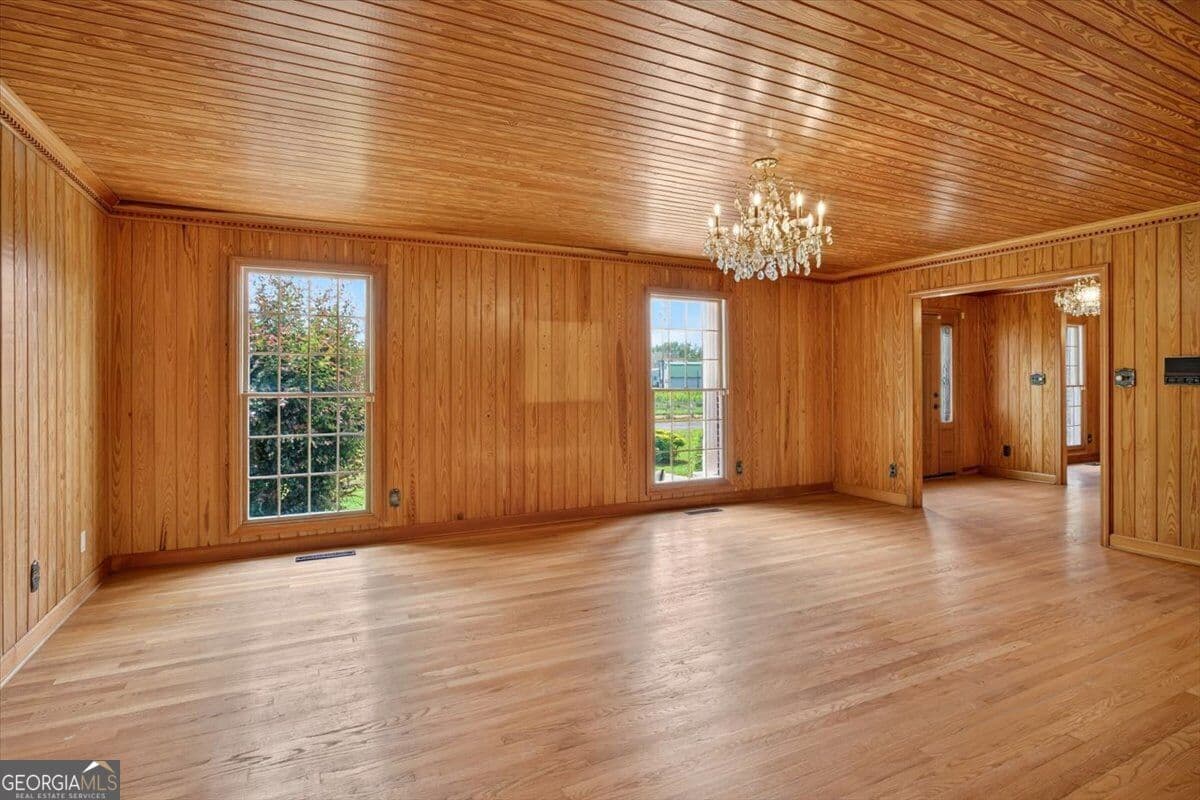 4 bedroom, 3.5 bathroom, 3,936 sq ft single family residence for sale at 195 River Street, Ellijay, GA 30540 — photo 10