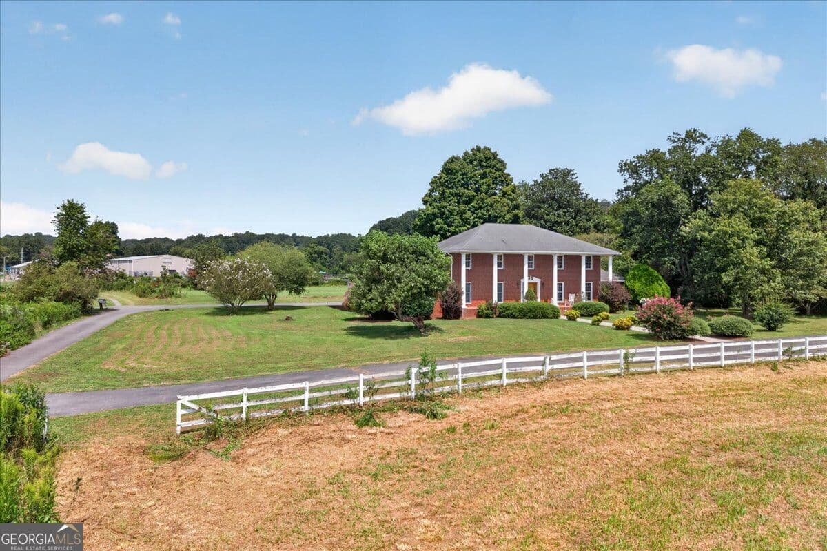 4 bedroom, 3.5 bathroom, 3,936 sq ft single family residence for sale at 195 River Street, Ellijay, GA 30540 — photo 4