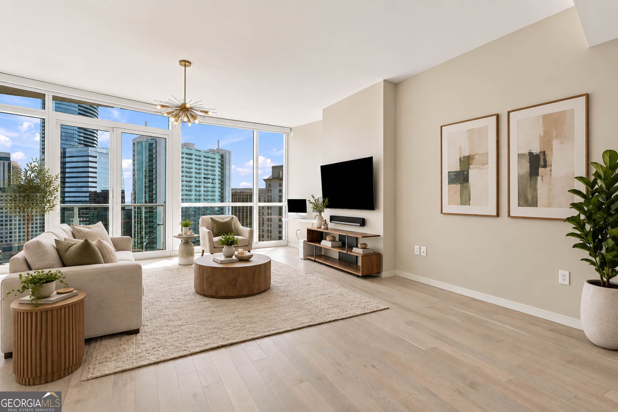 1 bedroom, 1 bathroom, 930 sq ft condominium for sale at 3325 Piedmont Road 1910, Atlanta, GA 30305 — photo 2