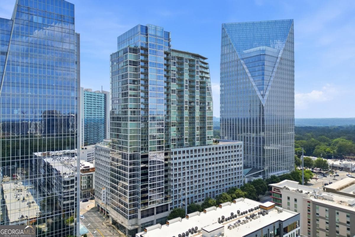 1 bedroom, 1 bathroom, 930 sq ft condominium for sale at 3325 Piedmont Road 1910, Atlanta, GA 30305