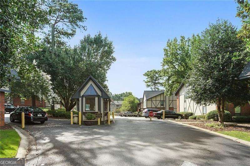 2 bedroom, 2 bathroom condominium for rent at 6851 Roswell Road K6, Atlanta, GA 30328 for $1,950 a month — photo 2