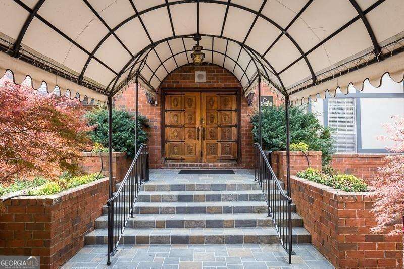 2 bedroom, 2 bathroom condominium for rent at 6851 Roswell Road K6, Atlanta, GA 30328 for $1,950 a month — photo 3