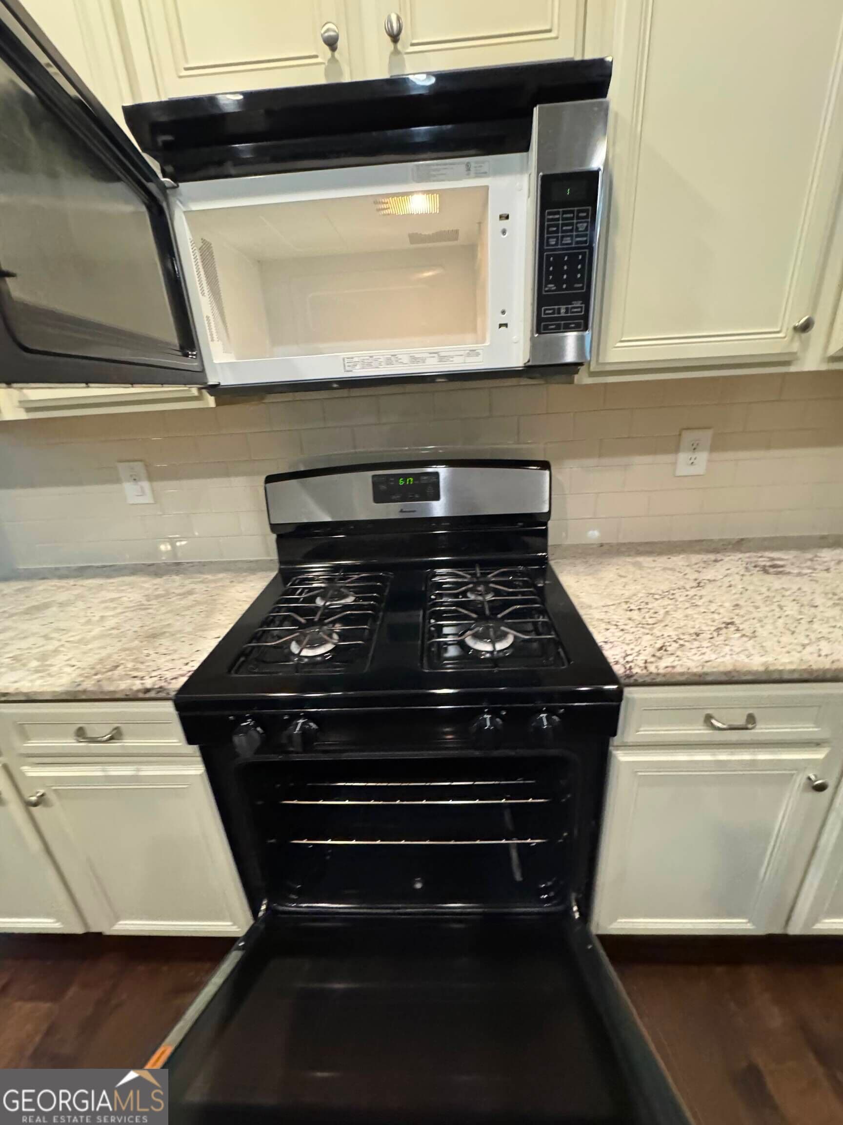 3 bedroom, 2.5 bathroom, 1,818 sq ft townhouse for rent at 459 Braemore Mill Drive, Lawrenceville, GA 30044 for $2,200 a month — photo 3