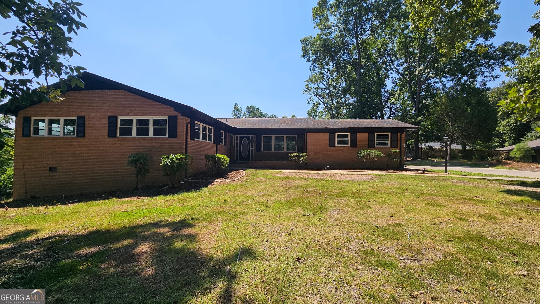 4 bedroom, 2 bathroom, 1,918 sq ft single family residence for sale at 1305 Dana Drive, Dalton, GA 30720 — photo 2