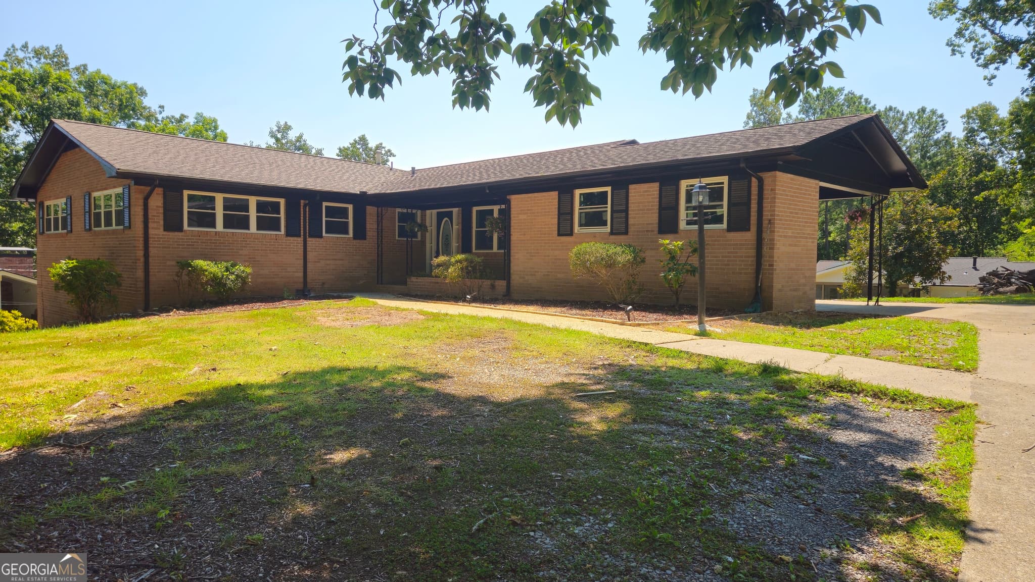 4 bedroom, 2 bathroom, 1,918 sq ft single family residence for sale at 1305 Dana Drive, Dalton, GA 30720 — photo 1 of 40