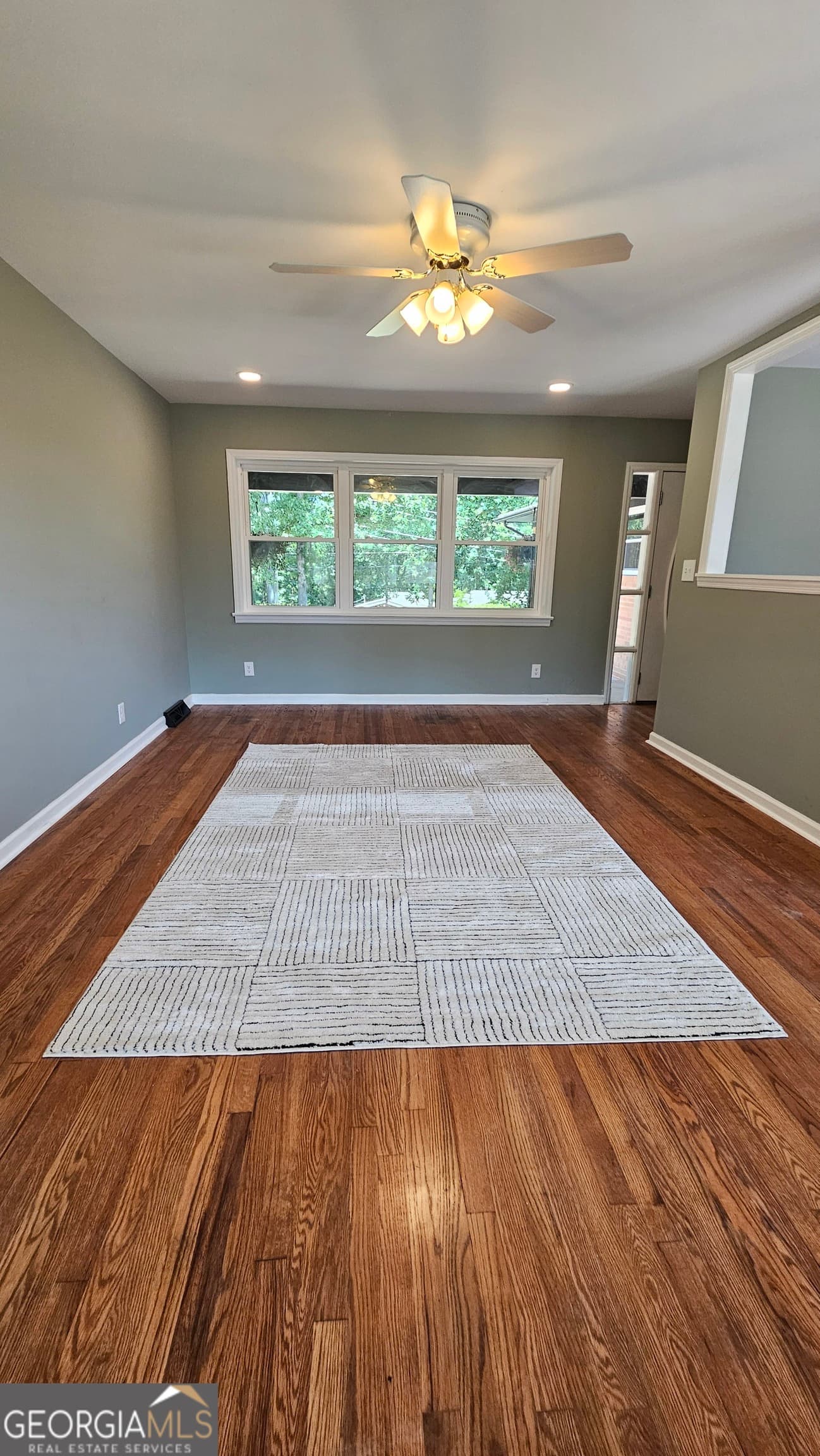 4 bedroom, 2 bathroom, 1,918 sq ft single family residence for sale at 1305 Dana Drive, Dalton, GA 30720 — photo 4