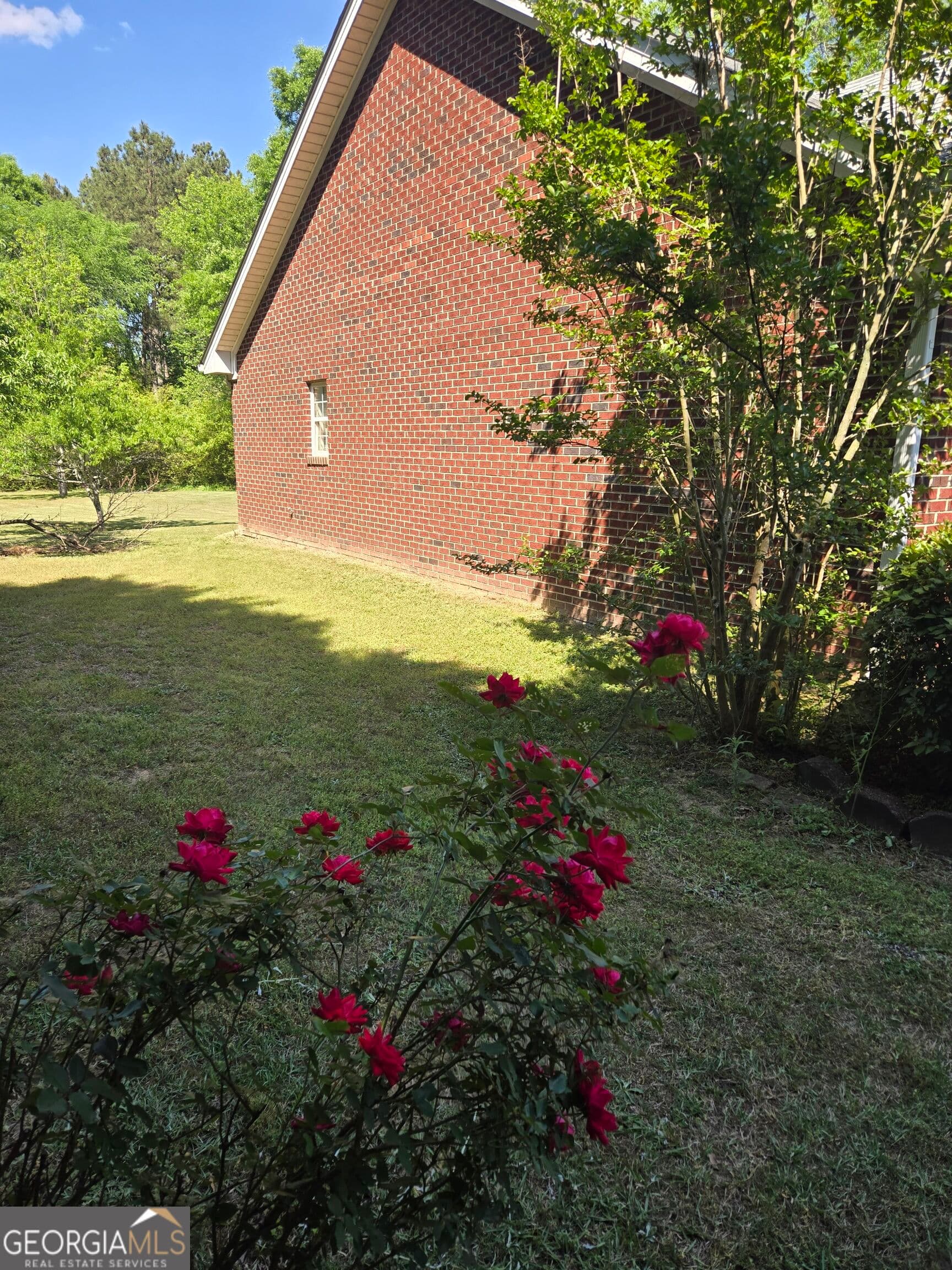 3 bedroom, 2 bathroom, 1,499 sq ft single family residence for sale at 104 ADAMS Court, Eatonton, GA 31024 — photo 2