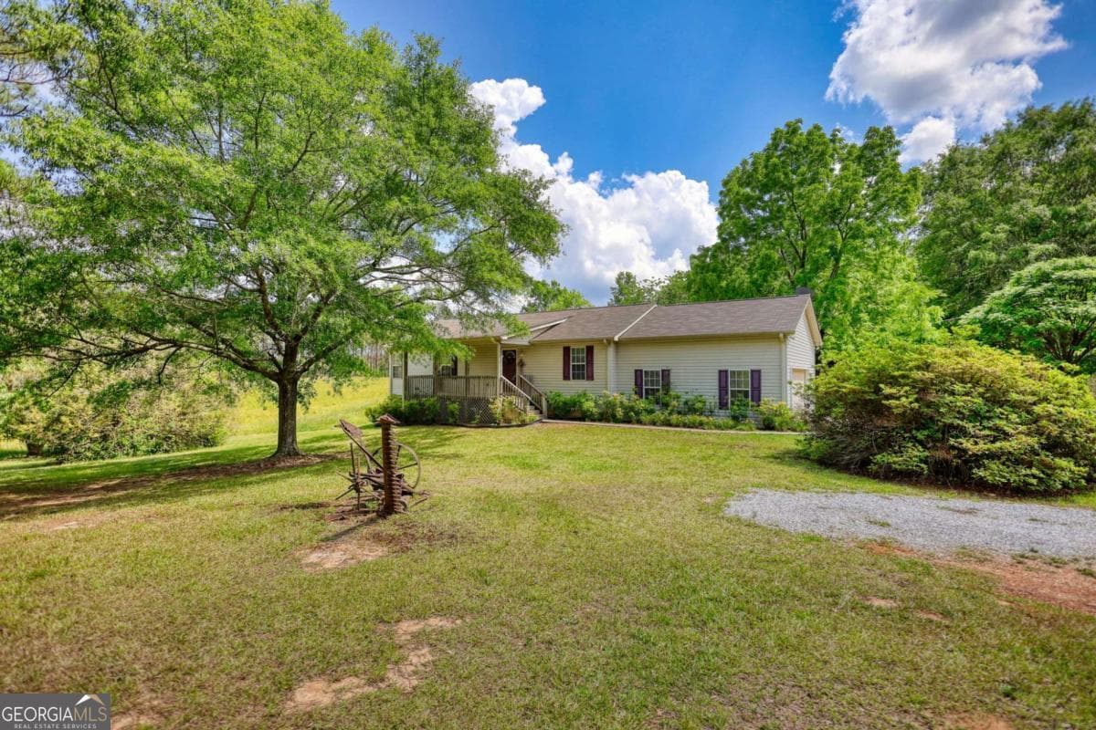 3 bedroom, 3 bathroom, 2,352 sq ft single family residence for sale at 2643 Macedonia Road, Franklin, GA 30217 — photo 3