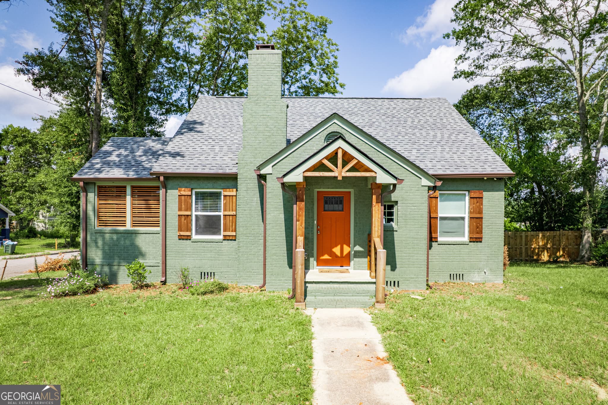 3 bedroom, 2 bathroom, 1,431 sq ft single family residence for sale at 2809 Cherry Avenue, Macon, GA 31204 — photo 3