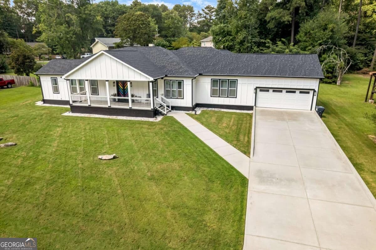 5 bedroom, 4.5 bathroom, 3,604 sq ft single family residence for sale at 2535 Octavia Lane, Marietta, GA 30062 — photo 1 of 39