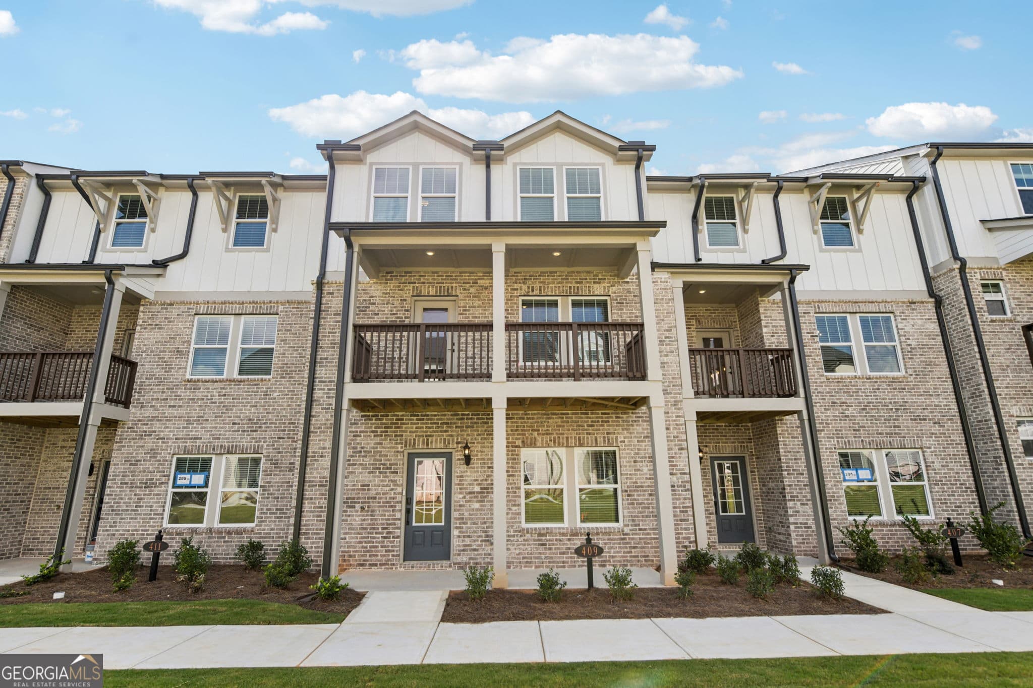 4 bedroom, 3.5 bathroom, 2,386 sq ft townhouse for sale at 431 Elise Way, Lawrenceville, GA 30045 — photo 2