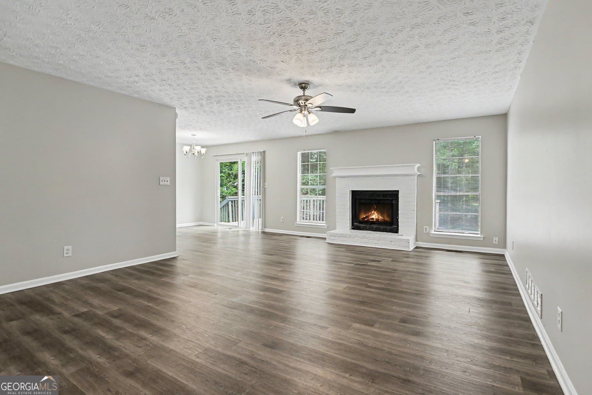 3 bedroom, 2 bathroom, 1,408 sq ft single family residence for sale at 9112 Raven Drive, Jonesboro, GA 30238 — photo 2