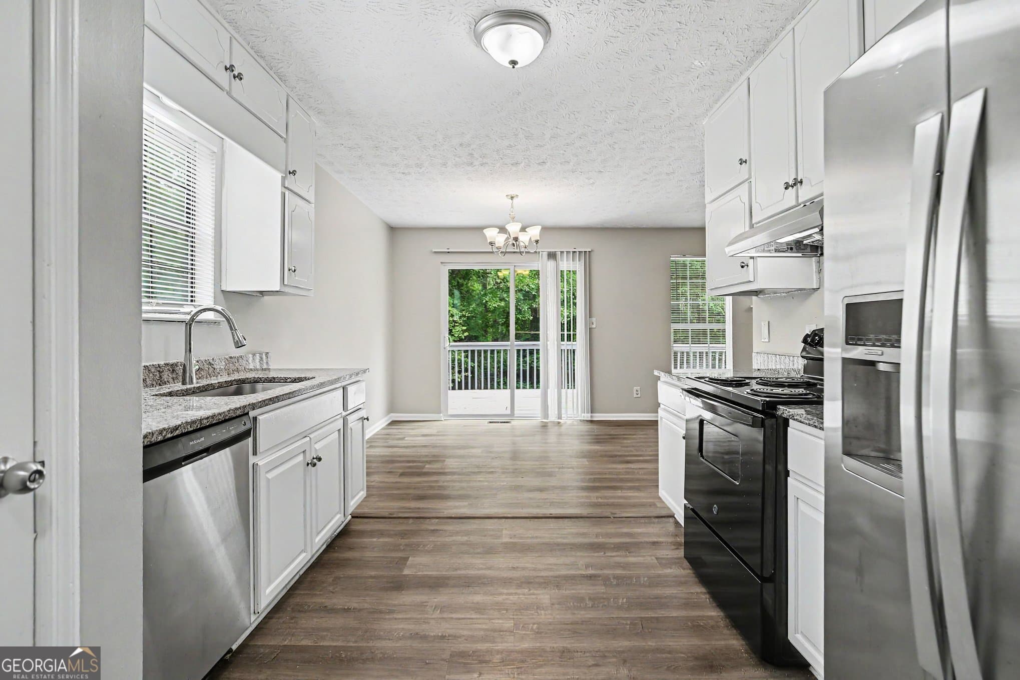 3 bedroom, 2 bathroom, 1,408 sq ft single family residence for sale at 9112 Raven Drive, Jonesboro, GA 30238 — photo 6