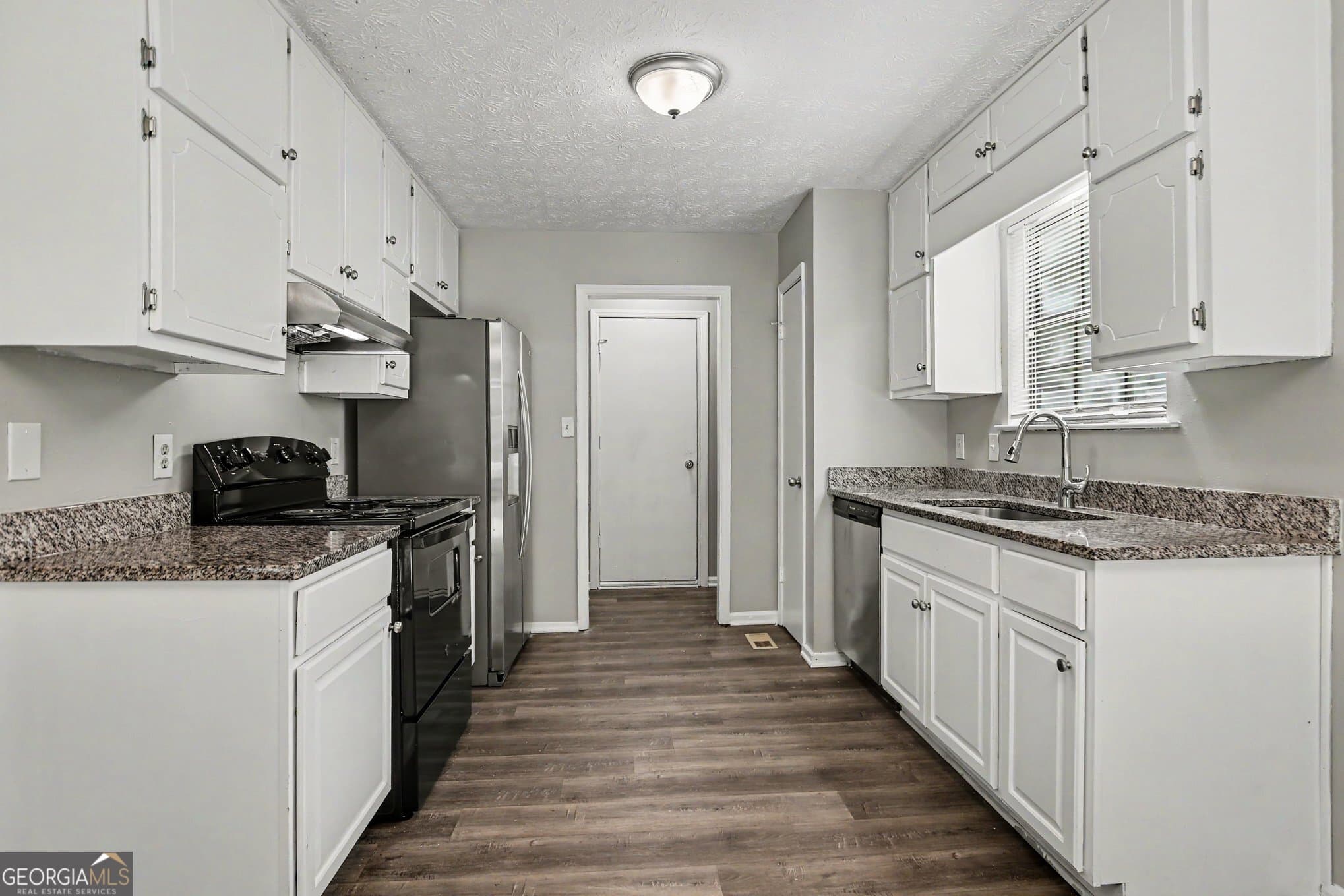 3 bedroom, 2 bathroom, 1,408 sq ft single family residence for sale at 9112 Raven Drive, Jonesboro, GA 30238 — photo 7