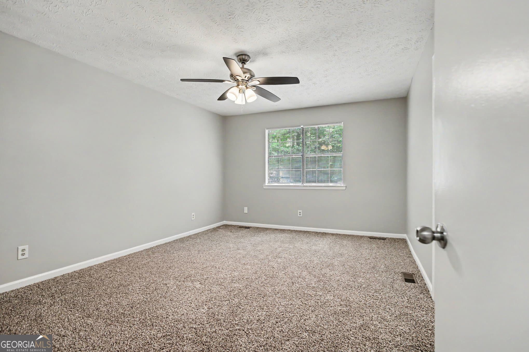 3 bedroom, 2 bathroom, 1,408 sq ft single family residence for sale at 9112 Raven Drive, Jonesboro, GA 30238 — photo 9