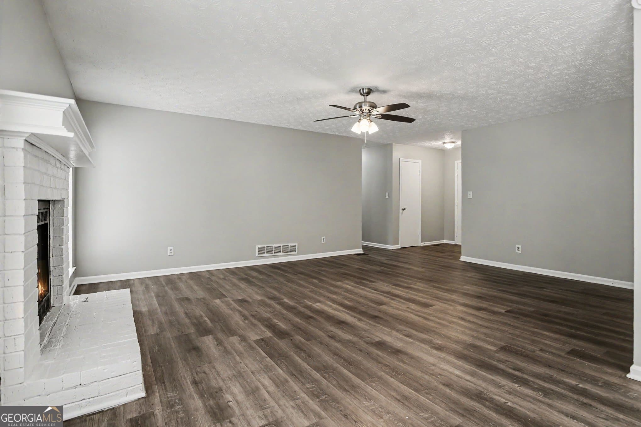 3 bedroom, 2 bathroom, 1,408 sq ft single family residence for sale at 9112 Raven Drive, Jonesboro, GA 30238 — photo 4