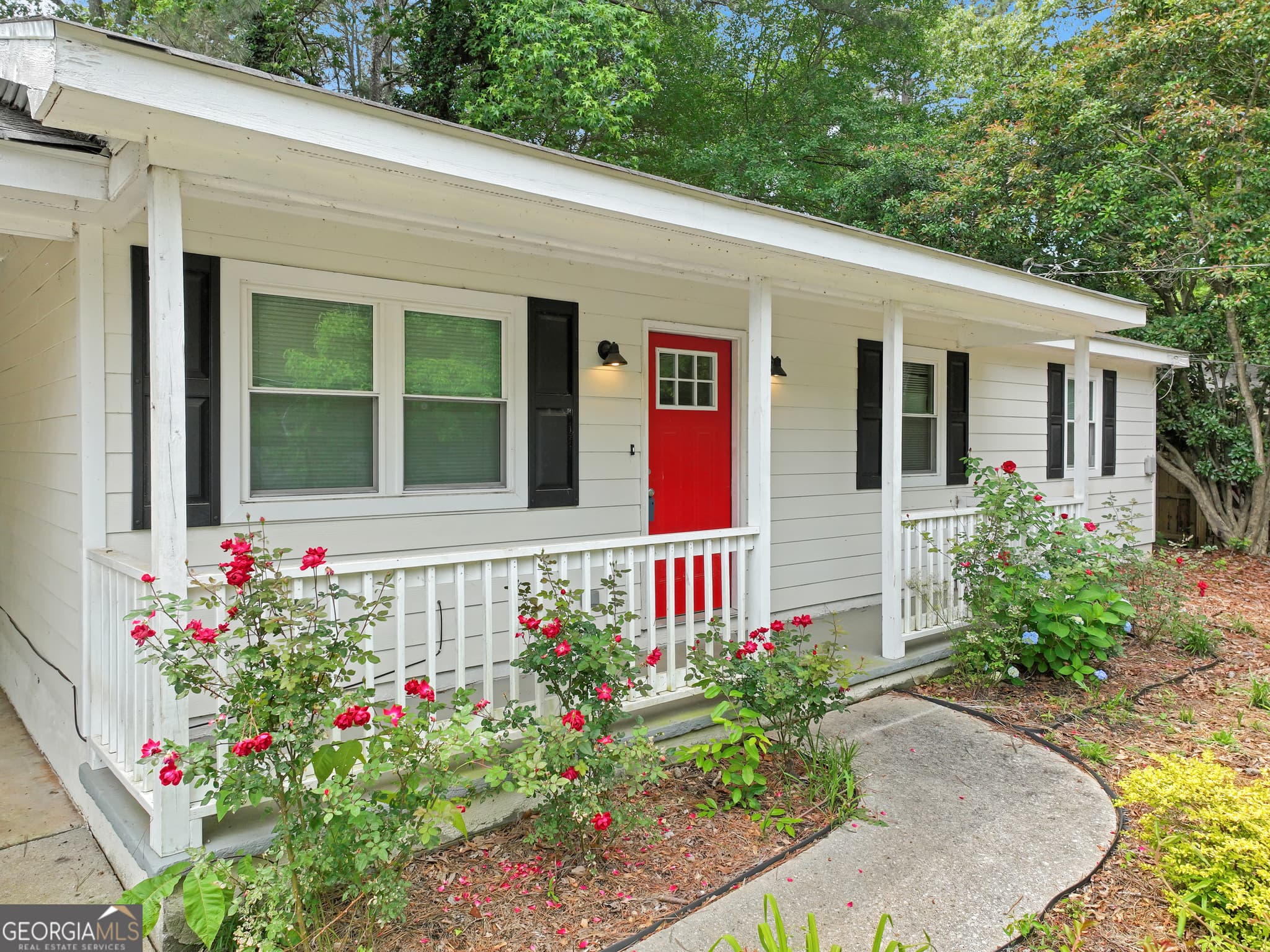 3 bedroom, 2 bathroom, 1,150 sq ft single family residence for sale at 675 Lakeridge Drive, Conyers, GA 30094 — photo 2