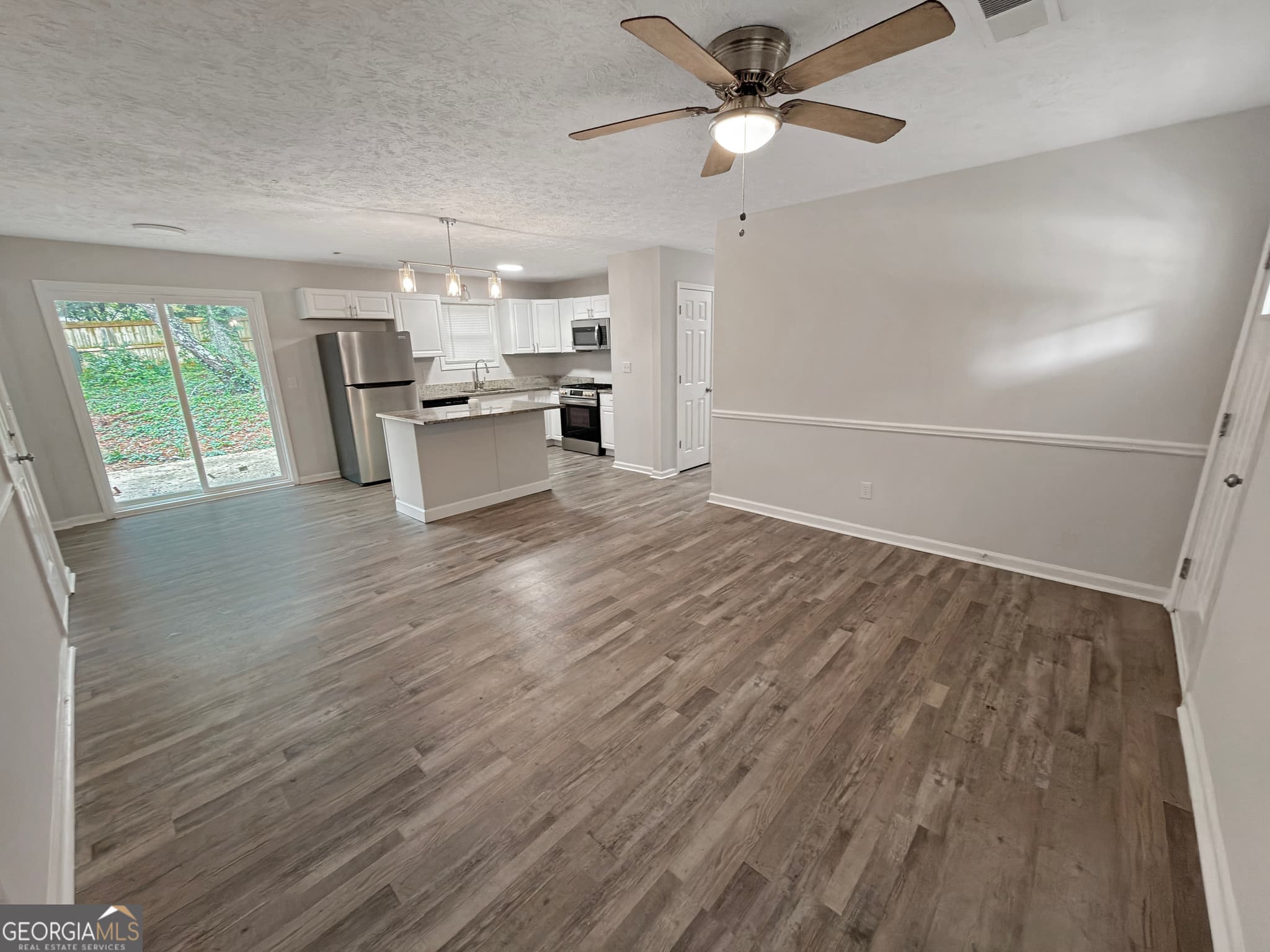3 bedroom, 2 bathroom, 1,150 sq ft single family residence for sale at 675 Lakeridge Drive, Conyers, GA 30094 — photo 4