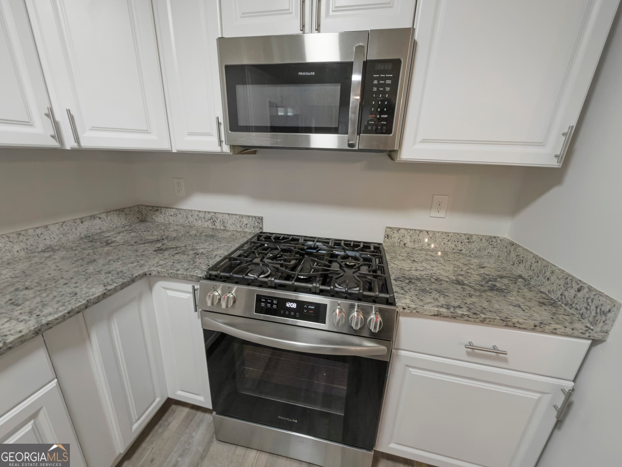 3 bedroom, 2 bathroom, 1,150 sq ft single family residence for sale at 675 Lakeridge Drive, Conyers, GA 30094 — photo 8