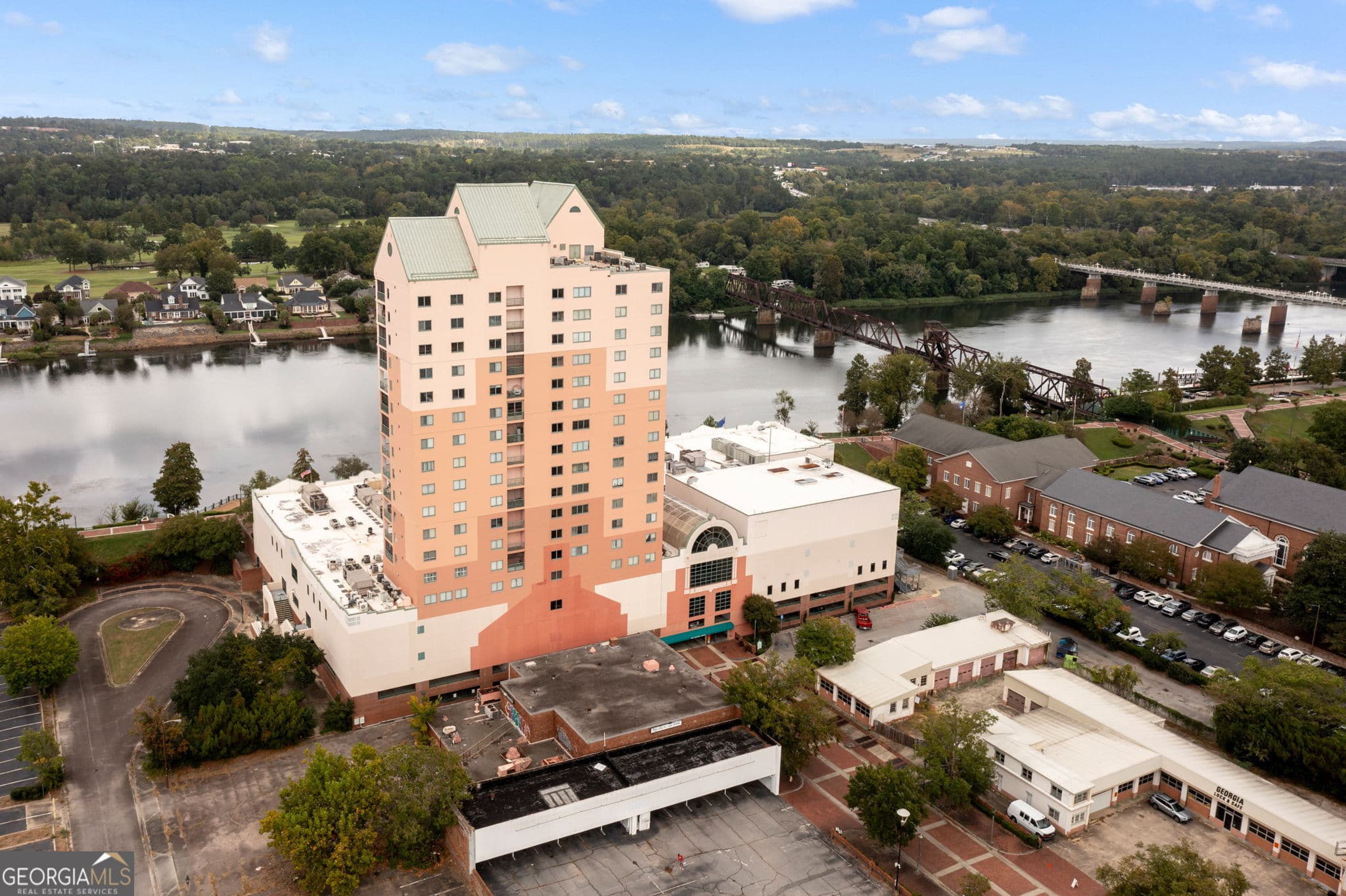 2 bedroom, 2 bathroom, 1,416 sq ft condominium for sale at 1 7th Street, Augusta, GA 30901 — photo 2