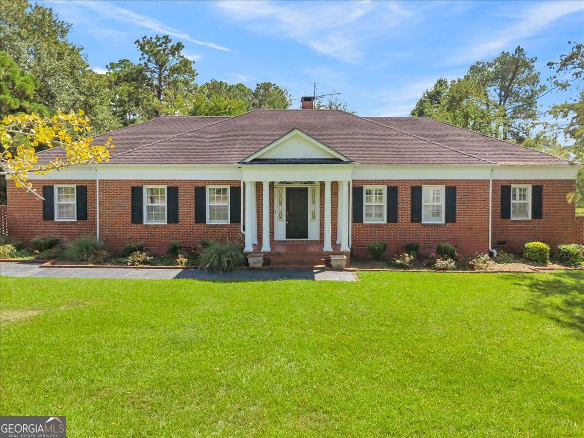 4 bedroom, 2 bathroom, 2,951 sq ft single family residence for sale at 1304 Canary St., Cordele, GA 31015
