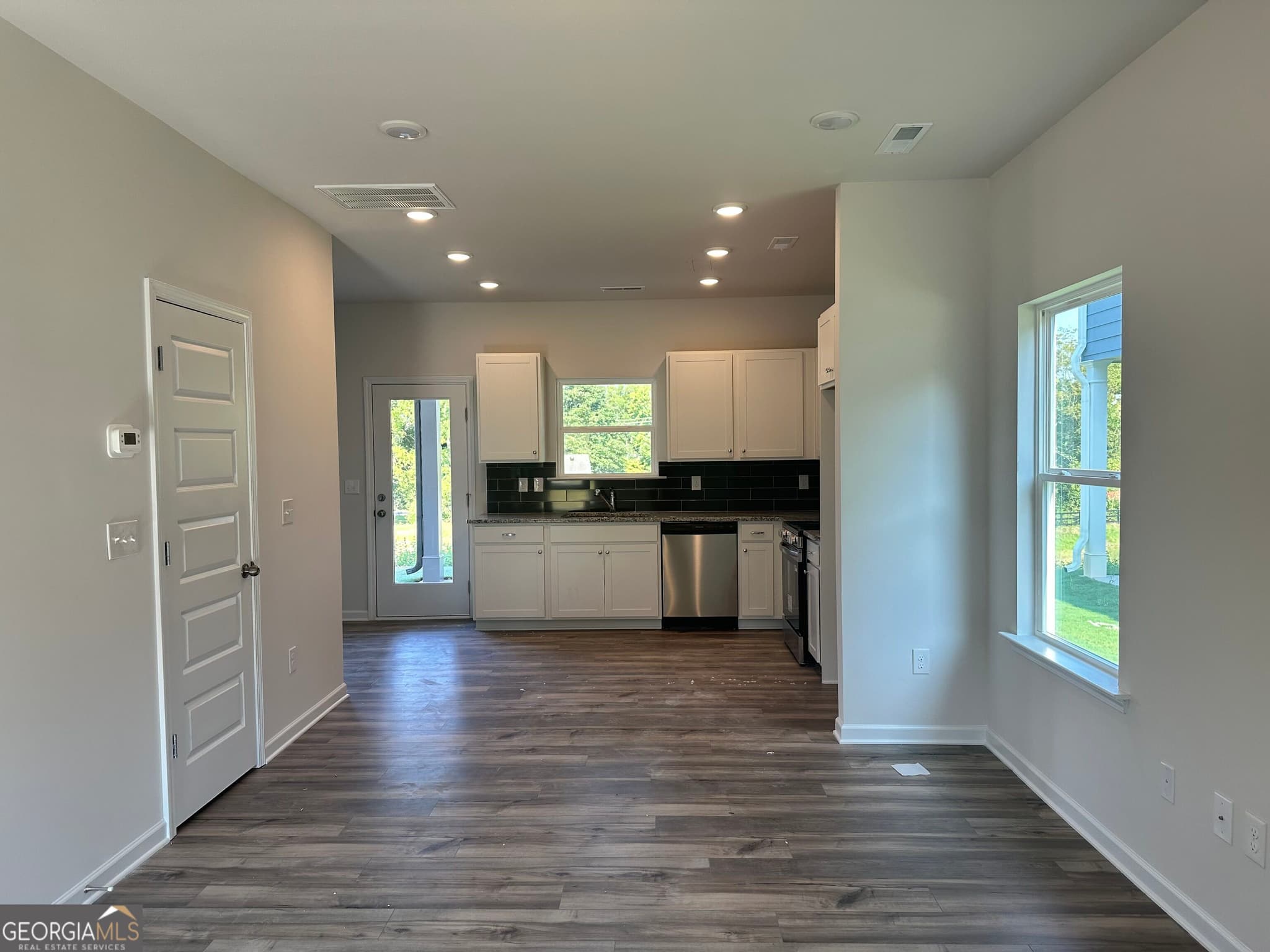 3 bedroom, 2.5 bathroom, 1,214 sq ft single family residence for sale at 21 Cove Lane, Ringgold, GA 30736 — photo 2